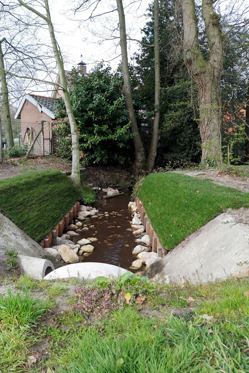 Aanbrengen Van Beschoeiing In De Esbeek